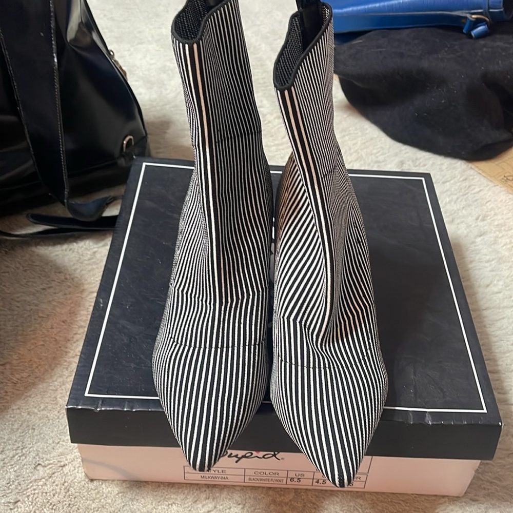 Qupid women’s Black and White Pinstripe Socks
